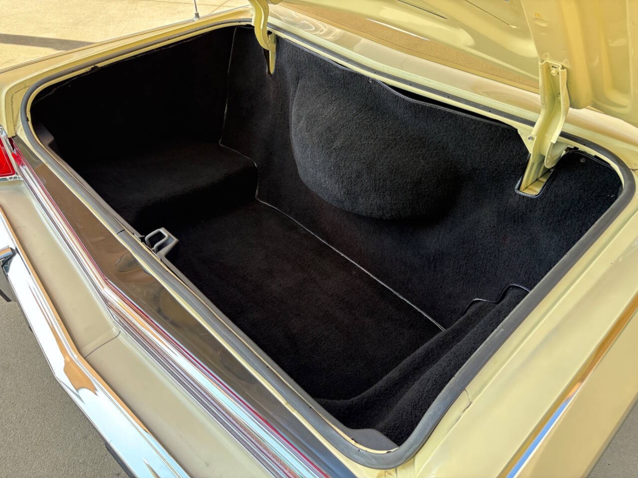 Lincoln-Continental-1976-Coupe-7