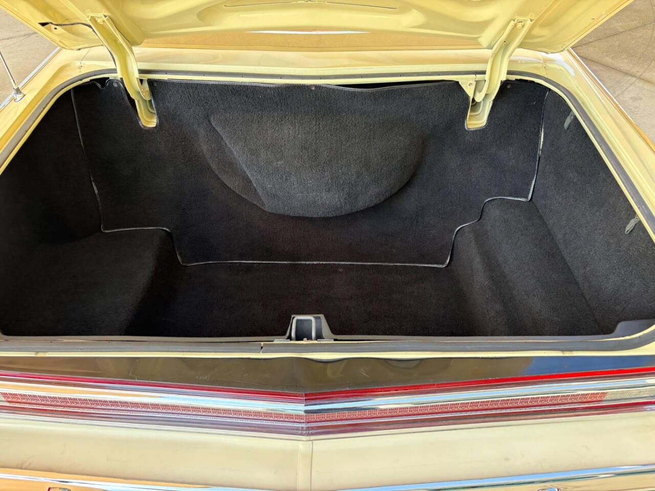 Lincoln-Continental-1976-Coupe-8