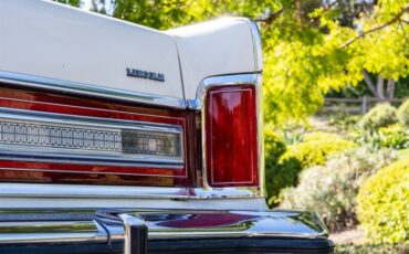 Lincoln-Continental-1979-14