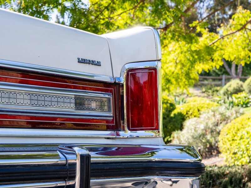 Lincoln-Continental-1979-14