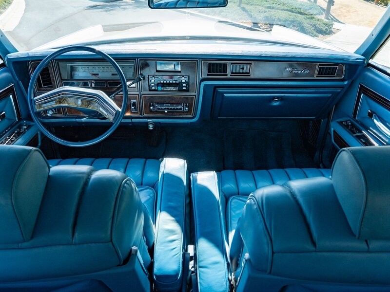 Lincoln-Continental-1979-21