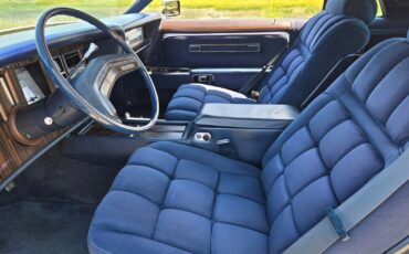 Lincoln-Continental-1979-26