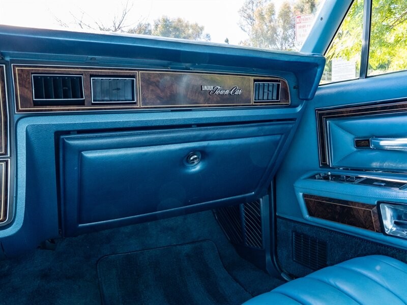 Lincoln-Continental-1979-27