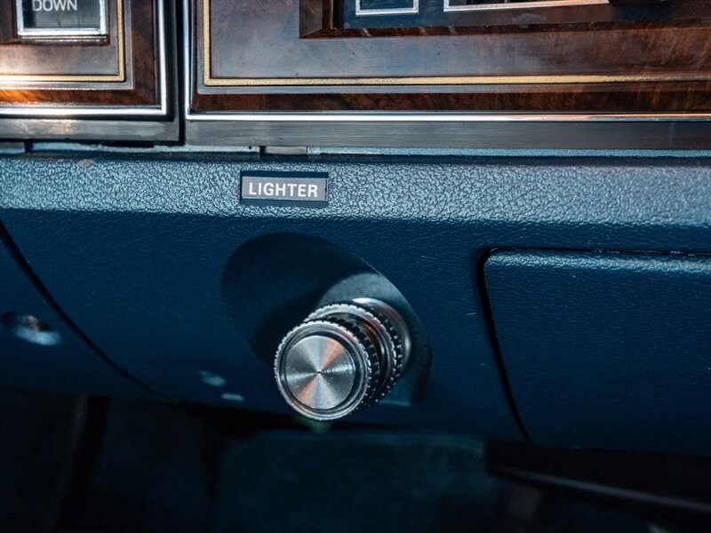 Lincoln-Continental-1979-28