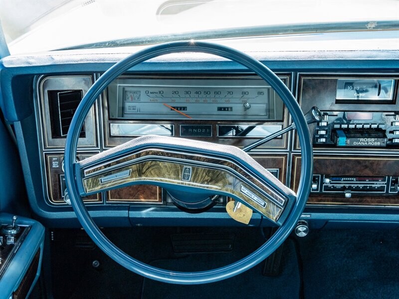 Lincoln-Continental-1979-29