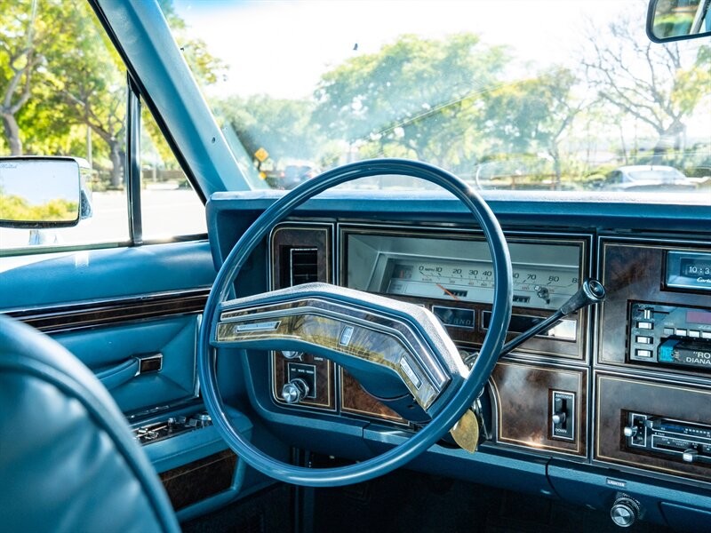 Lincoln-Continental-1979-30