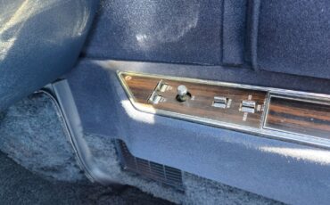 Lincoln-Continental-1979-36