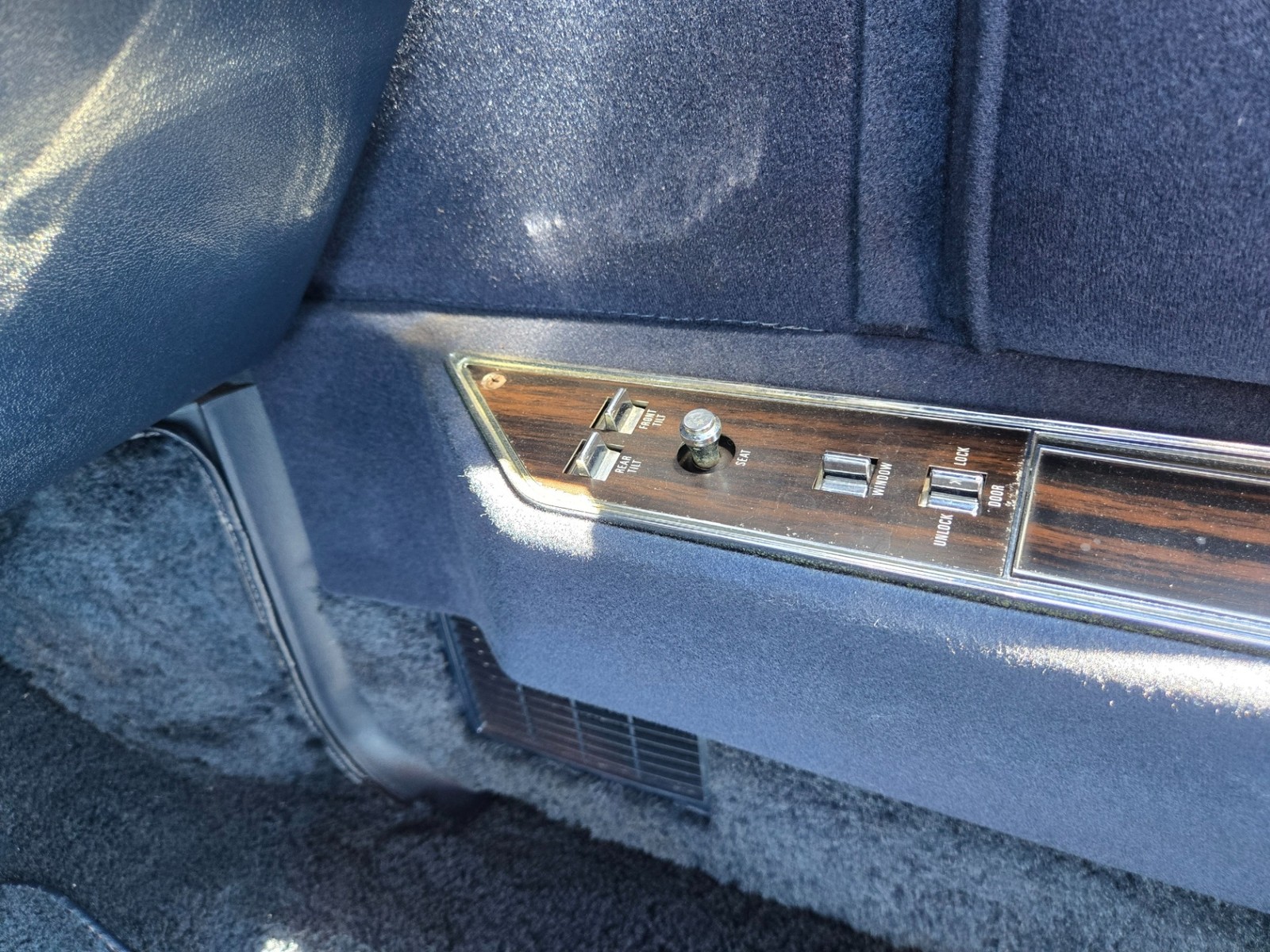 Lincoln-Continental-1979-36