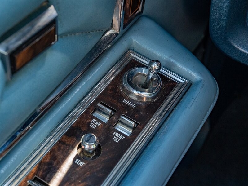 Lincoln-Continental-1979-37