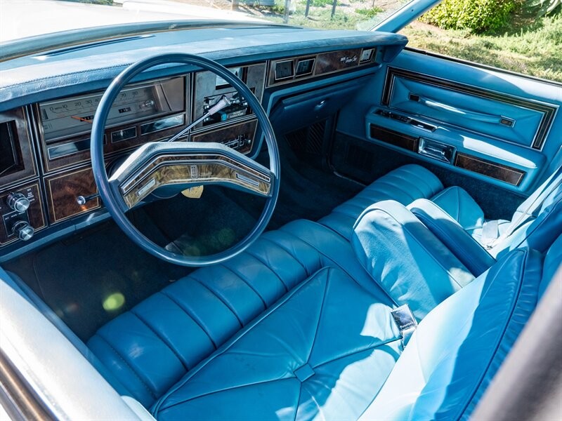 Lincoln-Continental-1979-38