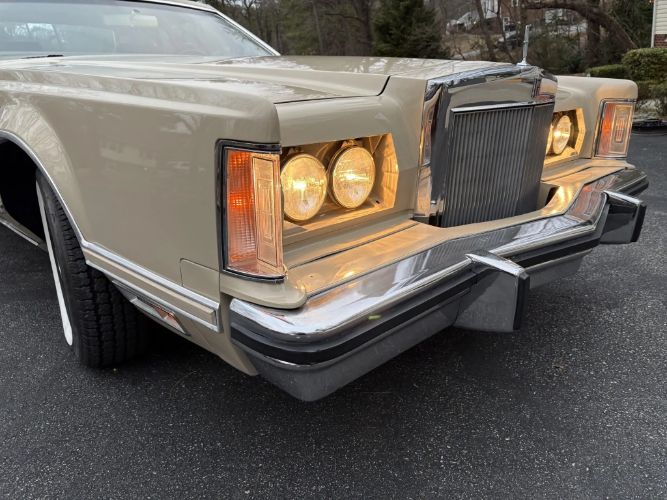 Lincoln-Continental-1979-Beige-Champagne-Velour-Clo-10