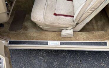 Lincoln-Continental-1979-Beige-Champagne-Velour-Clo-17