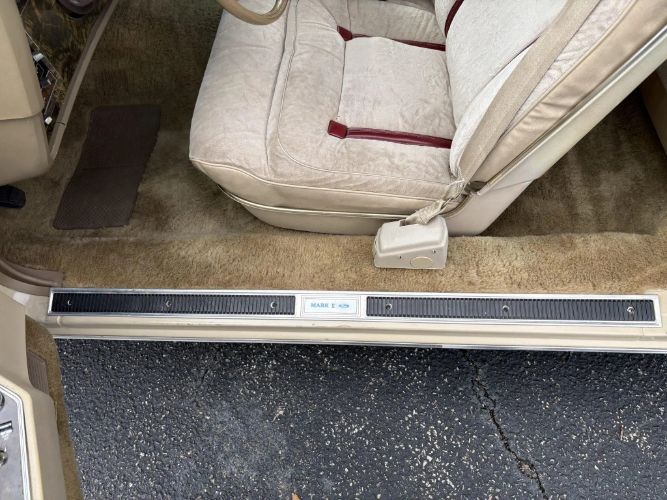 Lincoln-Continental-1979-Beige-Champagne-Velour-Clo-17
