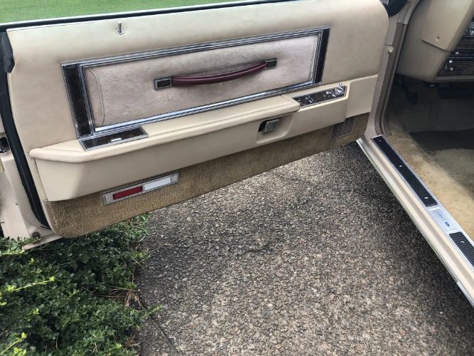 Lincoln-Continental-1979-Beige-Champagne-Velour-Clo-18