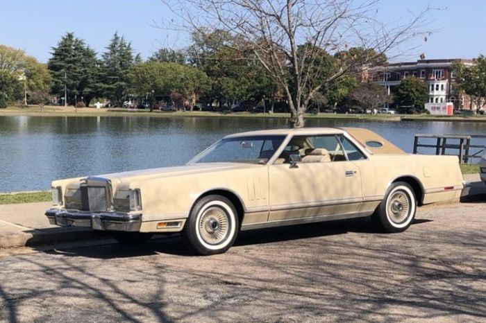 Lincoln-Continental-1979-Beige-Champagne-Velour-Clo-26