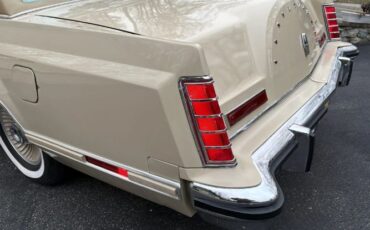 Lincoln-Continental-1979-Beige-Champagne-Velour-Clo-4