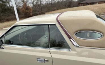 Lincoln-Continental-1979-Beige-Champagne-Velour-Clo-7