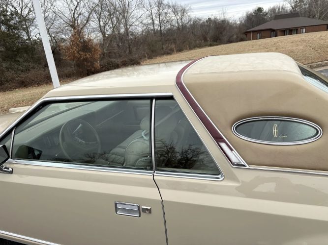 Lincoln-Continental-1979-Beige-Champagne-Velour-Clo-7