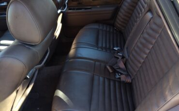 Lincoln-Continental-1987-Sedan-16