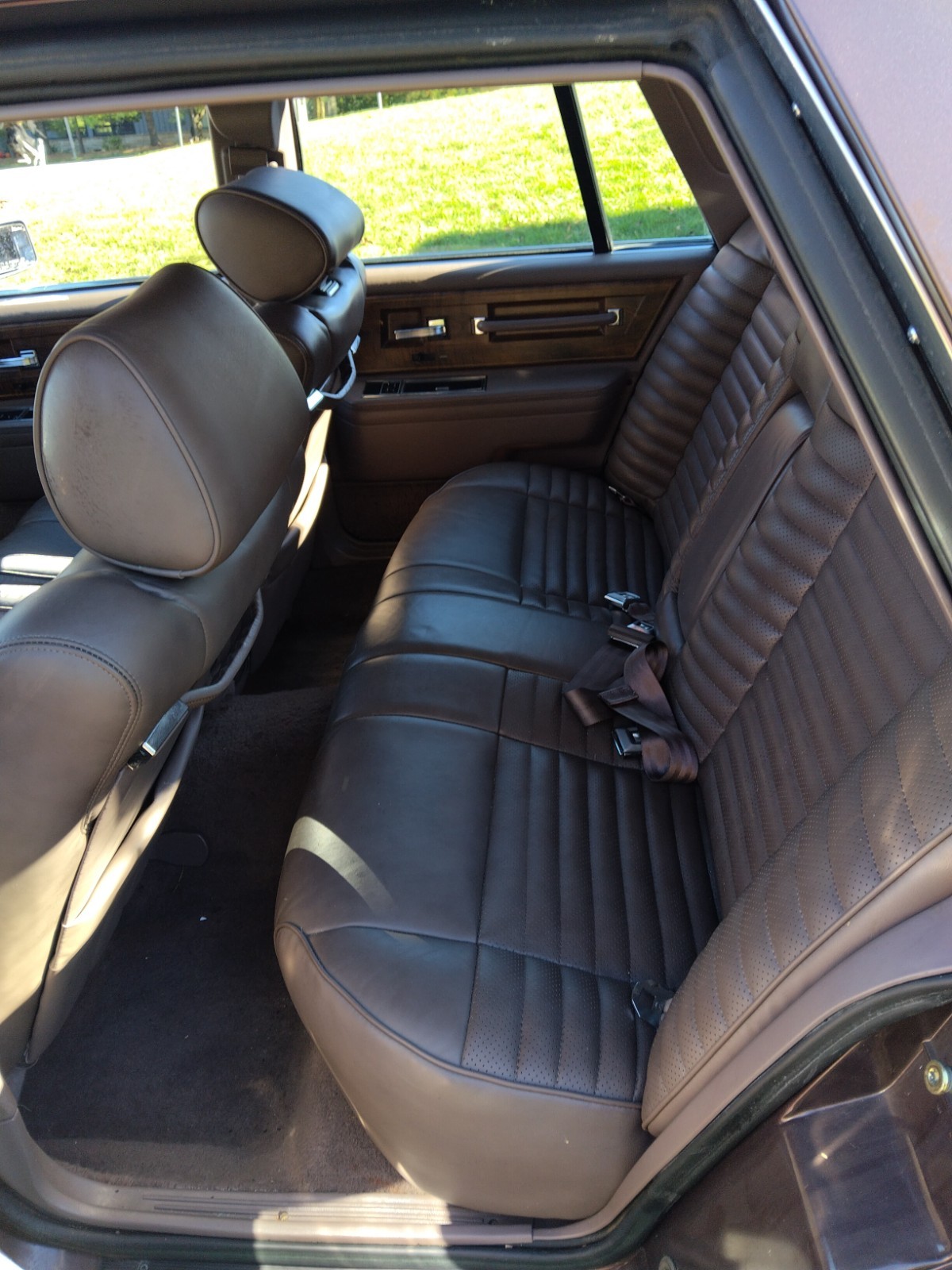 Lincoln-Continental-1987-Sedan-16