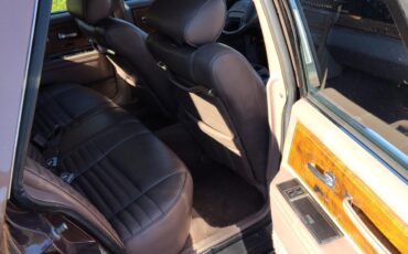 Lincoln-Continental-1987-Sedan-17