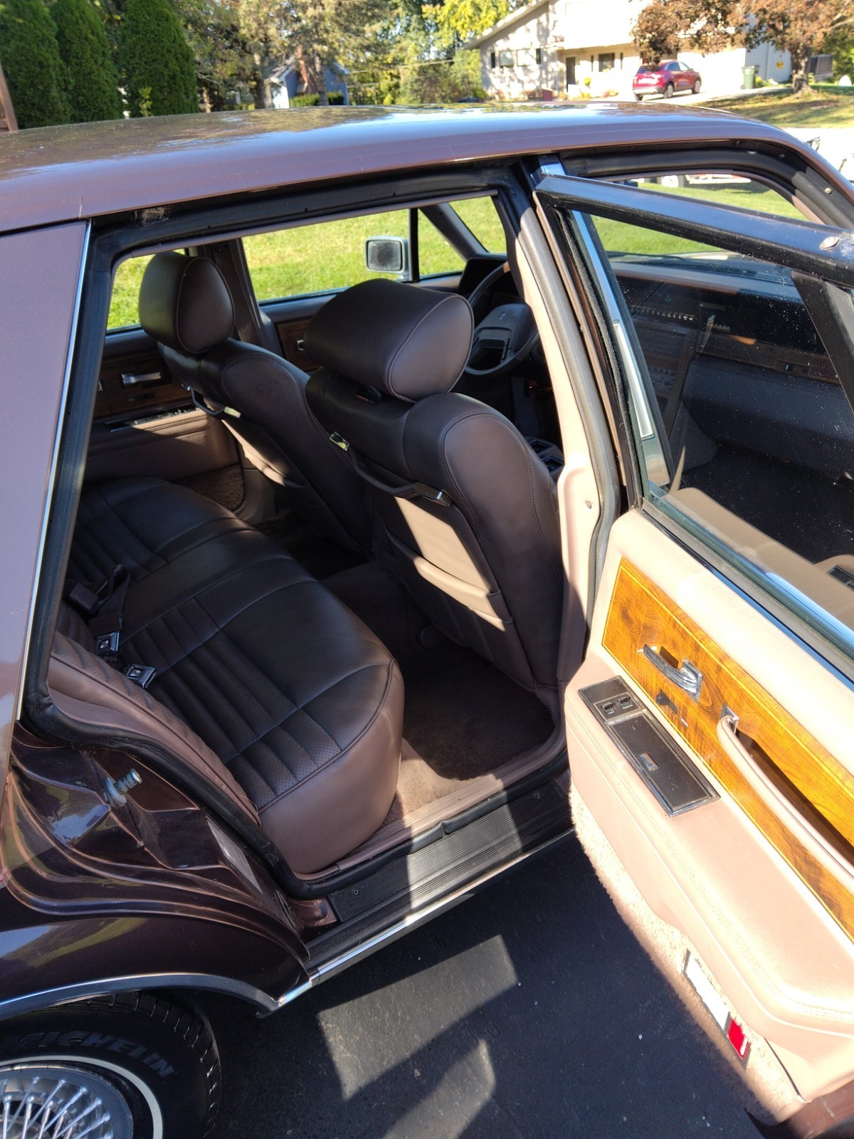 Lincoln-Continental-1987-Sedan-17