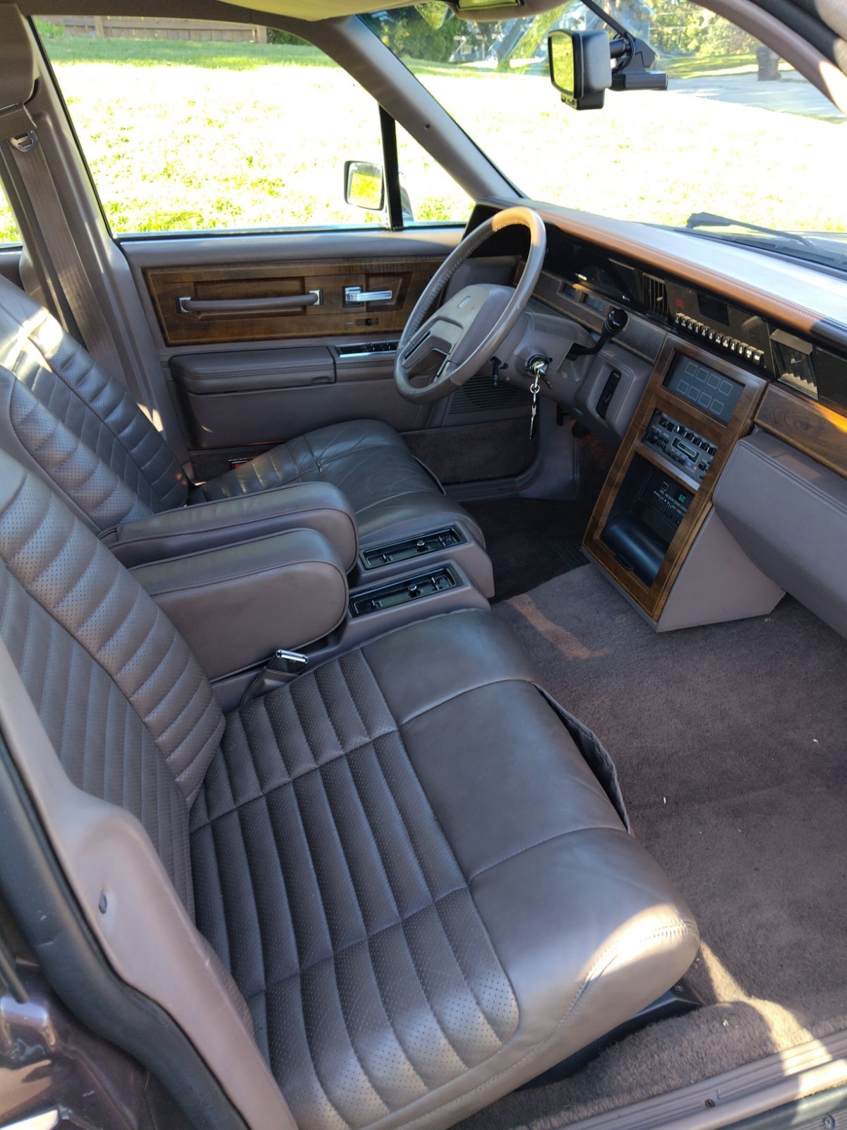 Lincoln-Continental-1987-Sedan-19