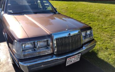 Lincoln-Continental-1987-Sedan-2