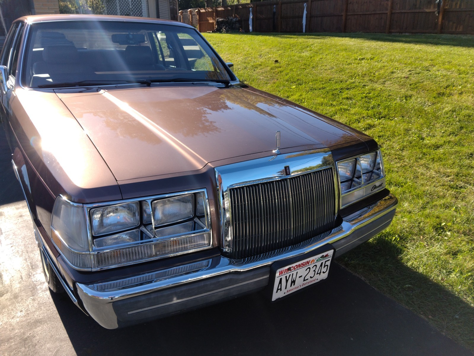 Lincoln-Continental-1987-Sedan-2