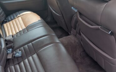 Lincoln-Continental-1987-Sedan-20