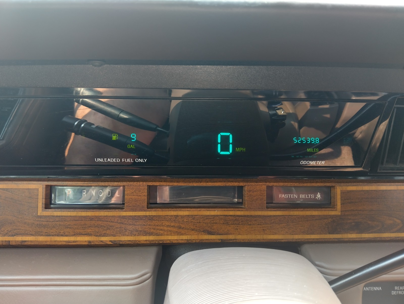 Lincoln-Continental-1987-Sedan-23