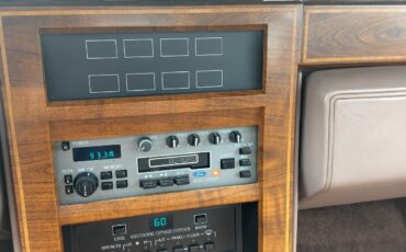 Lincoln-Continental-1987-Sedan-24