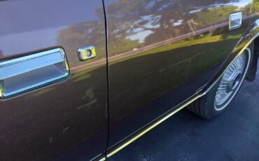 Lincoln-Continental-1987-Sedan-29