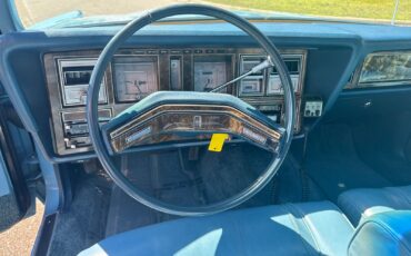 Lincoln-Continental-Mark-V-1979-Coupe-10