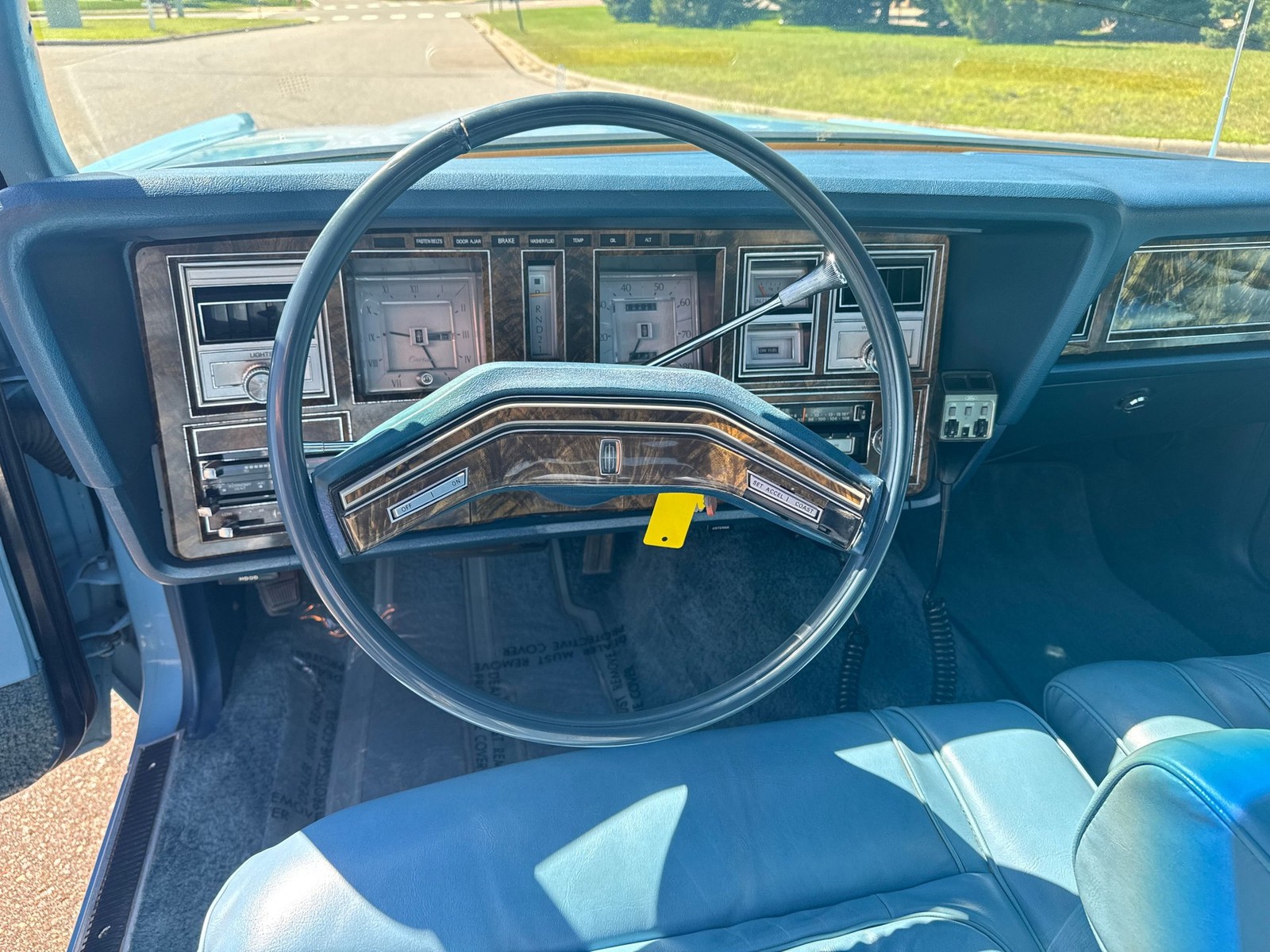 Lincoln-Continental-Mark-V-1979-Coupe-10