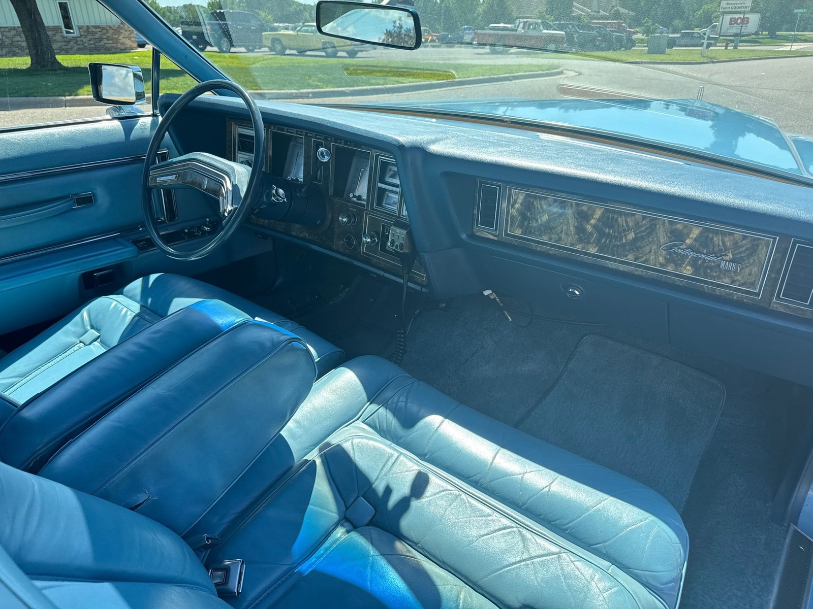 Lincoln-Continental-Mark-V-1979-Coupe-11