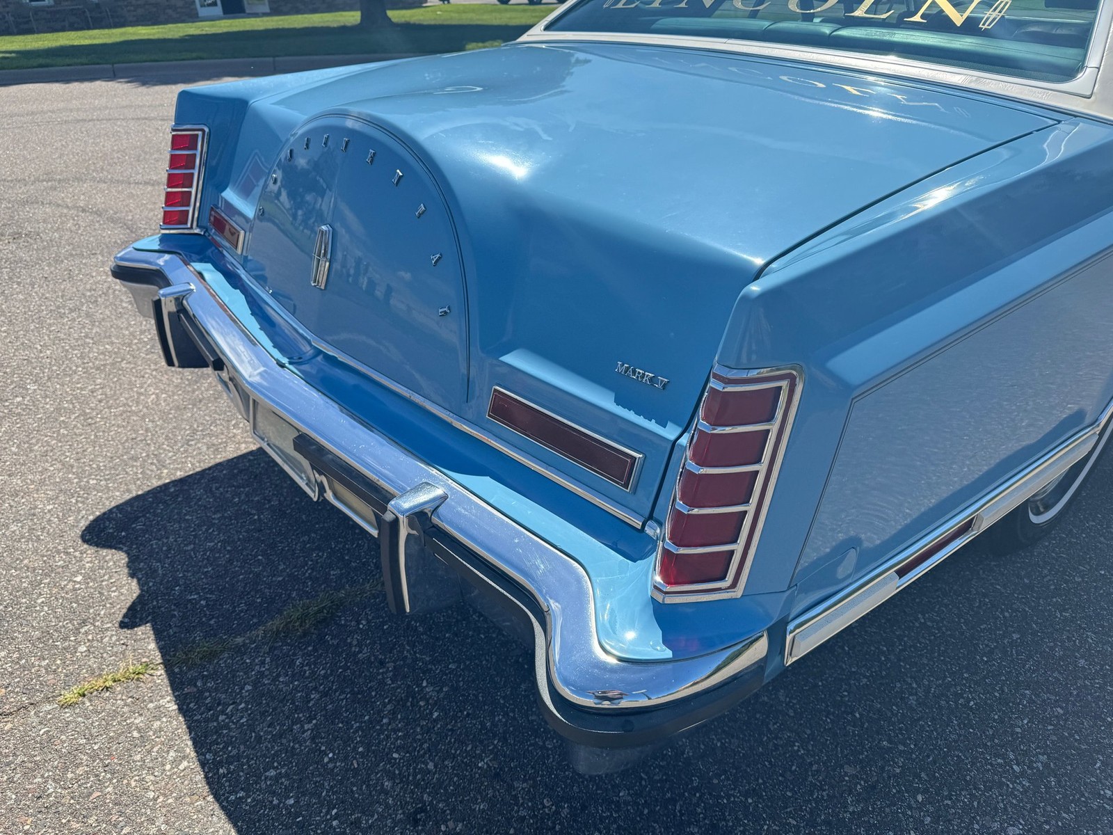 Lincoln-Continental-Mark-V-1979-Coupe-28