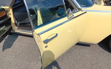 Lincoln-Continental-convertible-1961-Yellow-Black-11