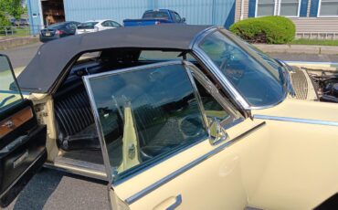 Lincoln-Continental-convertible-1961-Yellow-Black-12
