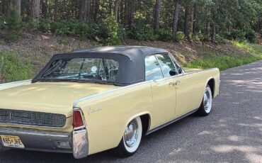 Lincoln-Continental-convertible-1961-Yellow-Black-3