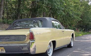 Lincoln-Continental-convertible-1961-Yellow-Black-4