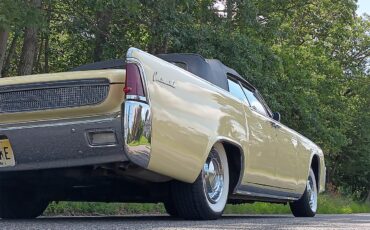 Lincoln-Continental-convertible-1961-Yellow-Black-5
