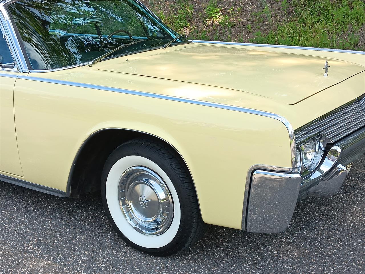 Lincoln-Continental-convertible-1961-Yellow-Black-6
