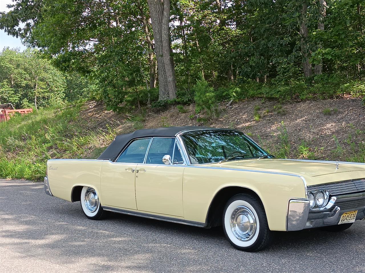 Lincoln-Continental-convertible-1961-Yellow-Black-7