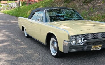Lincoln-Continental-convertible-1961-Yellow-Black-9