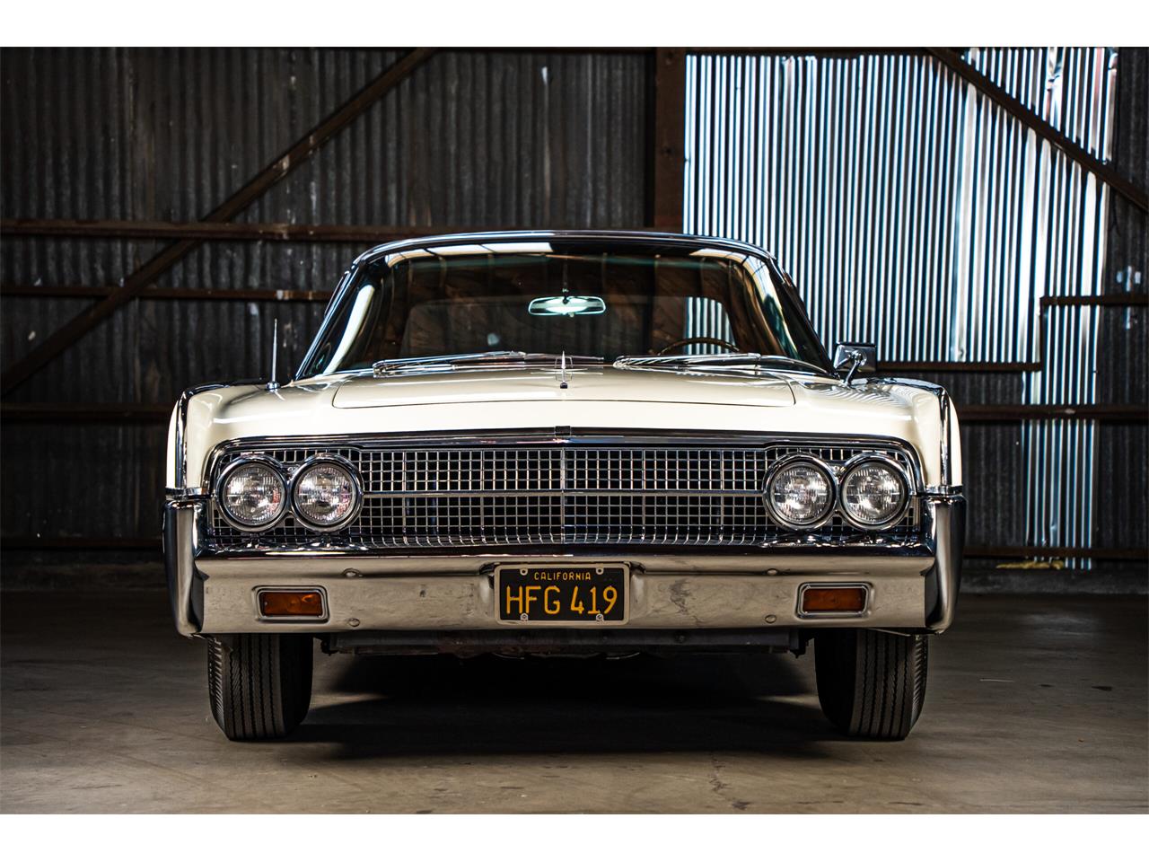 Lincoln-Continental-convertible-1963-White-Turquoise-1