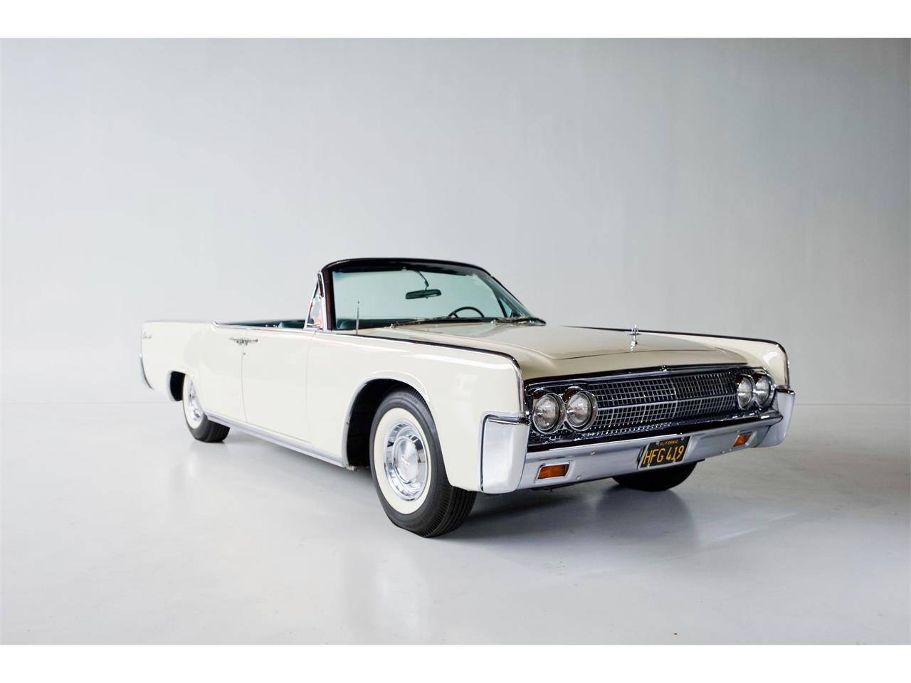 Lincoln-Continental-convertible-1963-White-Turquoise-2