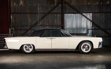 Lincoln-Continental-convertible-1963-White-Turquoise