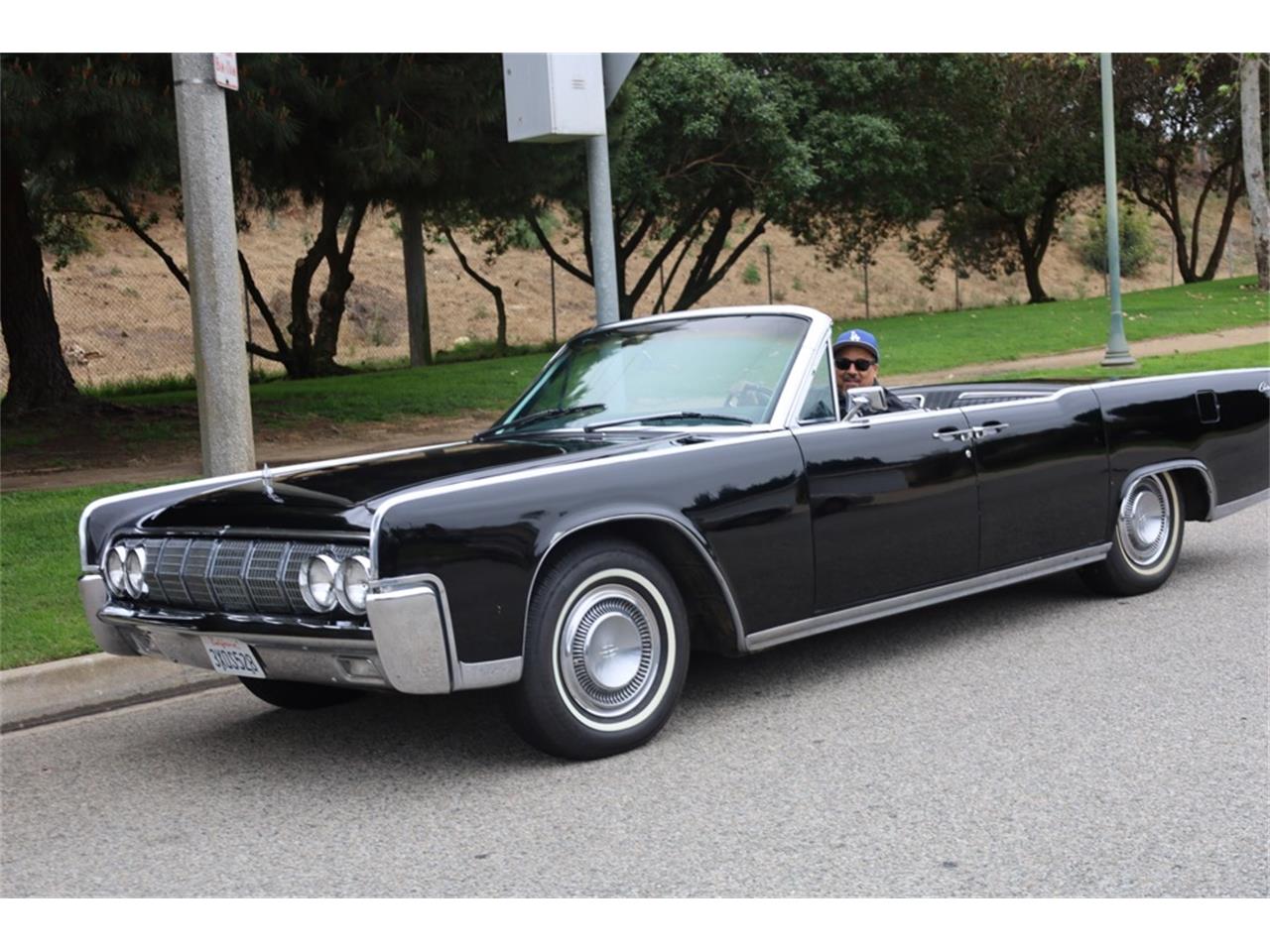 Lincoln-Continental-convertible-1964-Black-Black-4