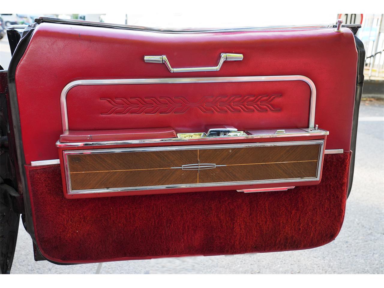 Lincoln-Continental-convertible-1966-BLACK-RED-11